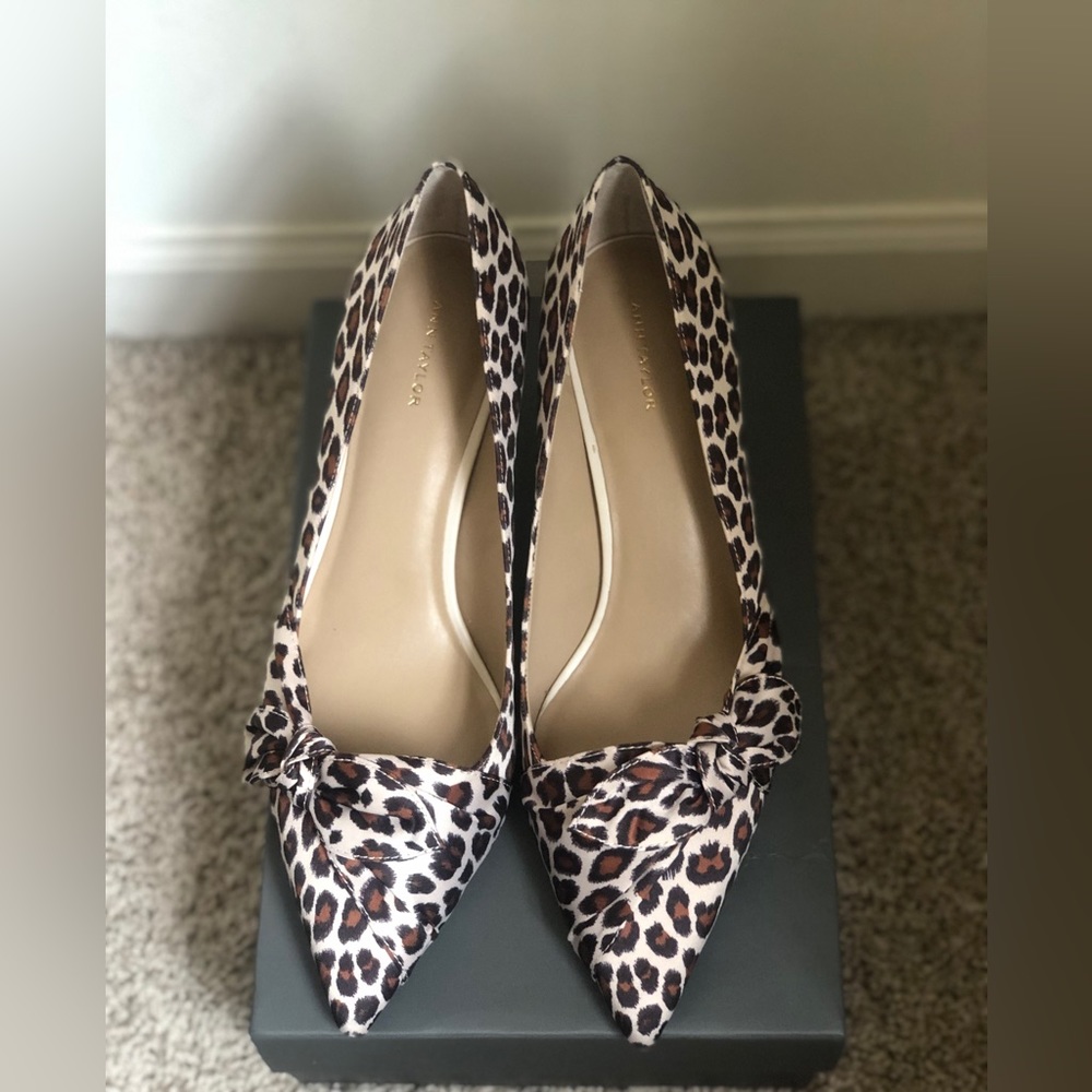 Nice kitty heels from Ann Taylor, worn once. In perfect condition.